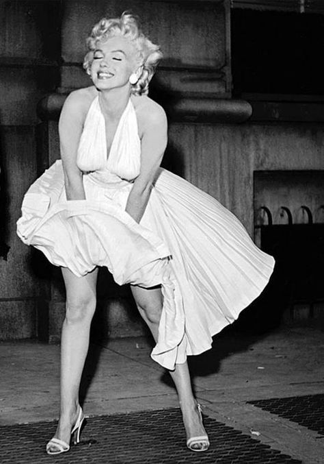 Marilyn Monroe White Dress, Arc Angel, Marilyn Monroe Outfits, The Seven Year Itch, Seven Year Itch, Monroe Dress, Marilyn Monroe Fashion, Marilyn Monroe Photos, Norma Jean