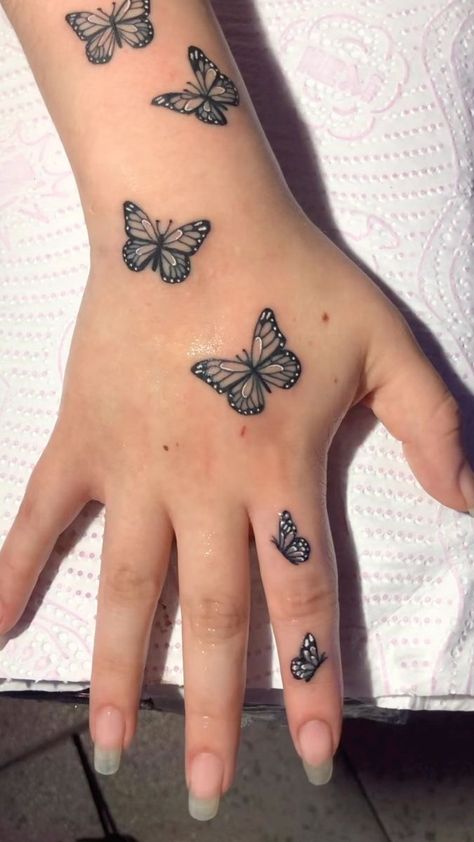 Delulu Tattoo, Butterfly Things, Tattoos Woman, Butterfly Tattoos On Arm, Butterfly Hand Tattoo, Remembrance Tattoos, Hand Tattoos For Girls, Cute Hand Tattoos, Pretty Hand Tattoos