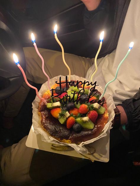 korean candle fruits strawberry blueberry kiwi happy birthday boyfriend Basque Cheesecake Decoration, Burnt Cheesecake Packaging Ideas, Korean Fruit Cake, Burnt Cheesecake Decoration, Basque Burnt Cheesecake Decoration, Burn Cheesecake Decorations, Burn Cheesecake, Korean Candle, Basque Burnt Cheesecake