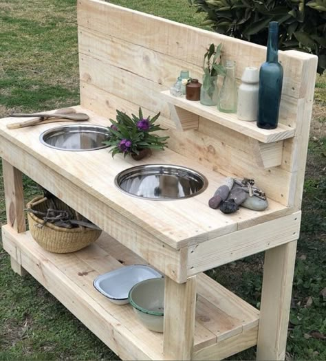 Hipster Kitchen, Mud Kitchen For Kids, Tiki Statues, Mud Kitchen, Household Furniture, Kids Diy, Kids Kitchen, Back Gardens, Play Kitchen