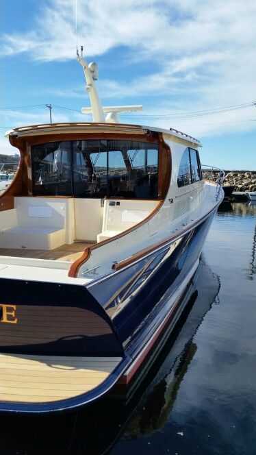 Hinckley Yachts, Cabin Cruiser Boat, Fishing Yachts, Camper Boat, Sport Fishing Boats, Cruiser Boat, Cabin Cruiser, Boat Projects, Classic Yachts