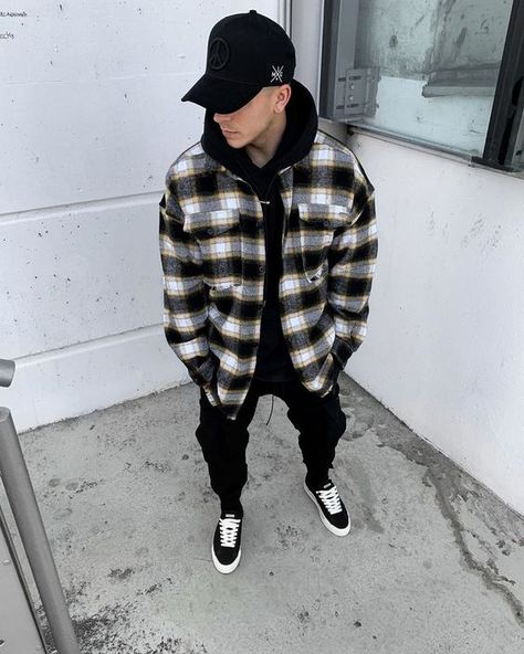 22 casual winter outfit ideas for men 2023-2024: Your style guide - mens-talk.online Flannel Outfits Men, Plaid Shirt Outfits, Black Plaid Shirt, Same Picture, Flannel Outfits, Mens Casual Outfits Summer, Stylish Men Casual, Street Style Outfits Men, Plaid Outfits