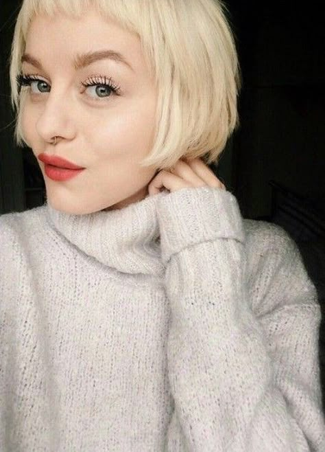 Blonde French Bob, Kort Bob, Growing Out Hair, Bob Haircut For Round Face, French Bob, Short Bob Haircuts, Fancy Hairstyles, Favorite Hairstyles, Blonde Pixie