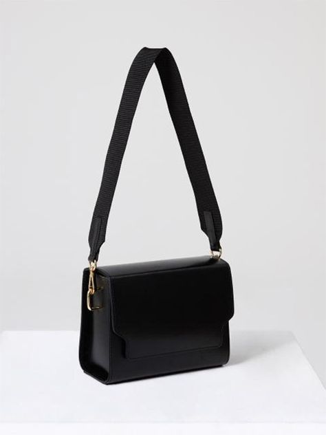 Cute Black Bags Purses, Cute Trendy Bags, Bags Aesthetic Black, Black Handbag Aesthetic, Bag Black Aesthetic, Aesthetic Black Handbag, Modern Handbag, Trendy Bags, Trendy Purses