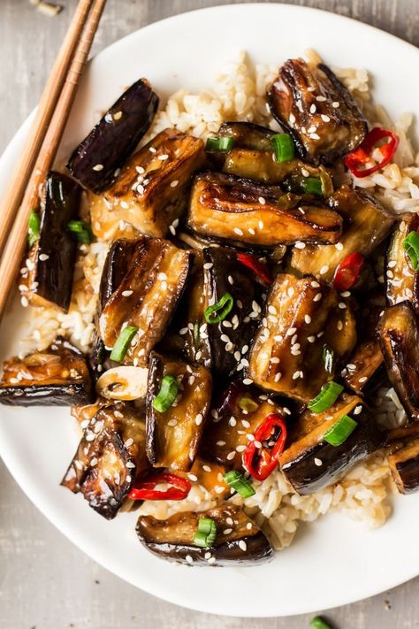 Chinese eggplant stir-fry. Sounds just like my fav at PFChangs! Chinese Aubergine, Eggplant Stir Fry, Chinese Eggplant, Aubergine Recipe, Lazy Cat Kitchen, Vegan Chinese, Vegan Eggplant, Cat Kitchen, Mapo Tofu