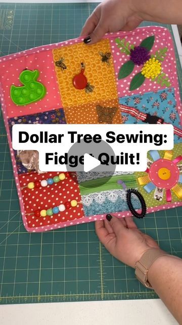 Quiet Fidget Toys, Diy Fidget Blanket, Diy Busy Blanket, Fidget Quilt Ideas, Fidget Quilts How To Make A, Sensory Sewing Projects, Fidget Blankets How To Make A, Fiddle Quilts Ideas, Fidget Books For Adults