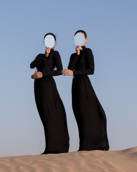 Mirror Photography, Mode Editorials, Conceptual Photography, Fashion Photography Inspiration, Photoshoot Concept, Ex Machina, Creative Portraits, In The Desert, 인물 사진