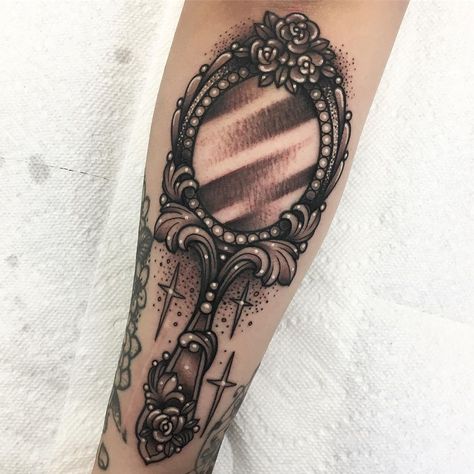 Hand Mirror Tattoo, Vintage Mirror Tattoo, Mirror Tattoo, Mirror Tattoos, Mystical Tattoos, Fantasy Tattoos, Snake Tattoo, Vintage Tattoo, Hand Mirror