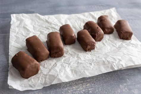 Make Cool Whip, Candy Melts Recipe, 3 Musketeers Candy, Cool Whip Candy, Recipes With Cool Whip, Whipped Peanut Butter, Homemade Candy Bars, Candy Bar Recipe, Homemade Peanut Butter Cups