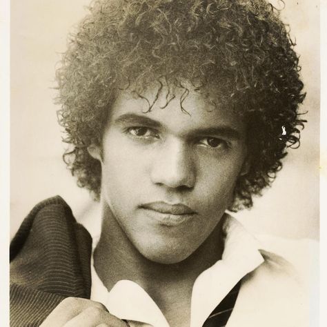 Kristoff St John: Seems Y&R cast members are observing #oldheadshotday today. #firstheadshotday My first 7year old headshot is MIA Just turned 18 #1984. #throwback #theyoungandrestless #yr Jheri Curl Men, 80s Male Hairstyles, Curl Reformation, 1970s Mens Hair, 80s Haircuts, Curl Hairstyle, Floating Bridge, Jheri Curl, 1980s Men