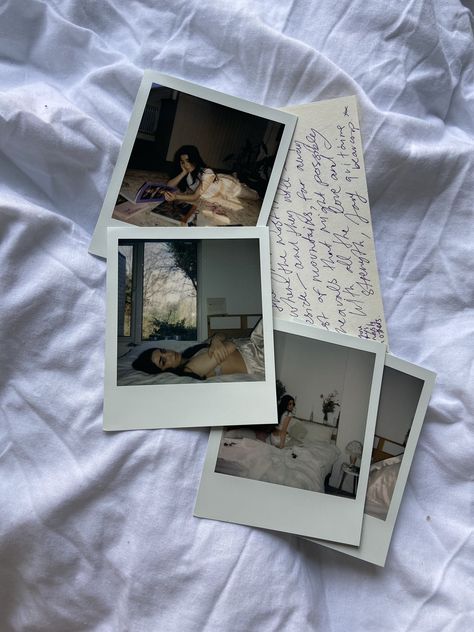 Polaroid Design Ideas, Aesthetic Polaroid Camera, Polaroid In Phone Case Aesthetic, Vintage Polaroid Camera Aesthetic, Polaroid Inspiration, Polariod Aesthetic Girl, In My Room, Love Languages, My Room