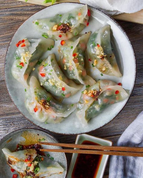 Veggie Dumplings Recipe, Dumplings Dough, Veggie Dumplings, Gluten Free Dumplings, Soup Maker Recipes, Vegan Dumplings, Garlic Chives, Healthy Menu, Vegan Bowls