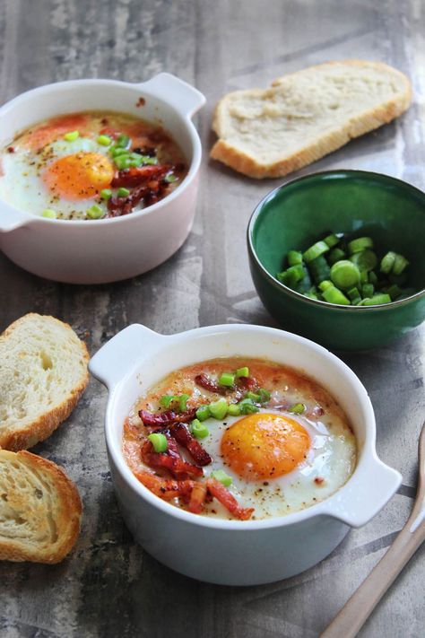 Egg Cocotte, Mini Cocotte Recipe, Cocotte Recipe, Egg Quiche, Easy Egg Recipes, Easy Tomato Sauce, Huevos Fritos, Ham And Eggs, Ultimate Breakfast