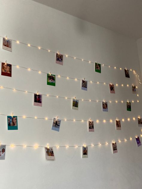 Polaroid Lights, Lights With Pictures, Polaroid Pictures Display, Uni Bedroom, Picture Wall Bedroom, Photo Lamp, Led Lighting Bedroom, Bedroom Lights, Light Clips