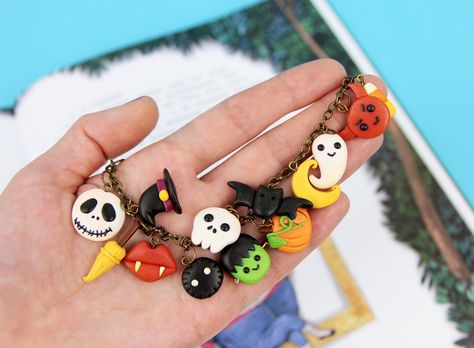 Halloween Charm Bracelet, Pumpkin Jewelry, Polymer Clay Halloween, Clay Keychain, Halloween Clay, Halloween Charms, Polymer Clay Jewelry Diy, Cute Polymer Clay, Polymer Clay Miniatures