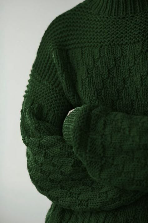 Green Dark Academia Outfit Men, Green Sweater Aesthetic, Green Academia Aesthetic Outfit, Green Academia Outfit, Marauders Fashion, Logan Aesthetic, Deltarune Aesthetic, Dark Green Crochet, Slytherin Green