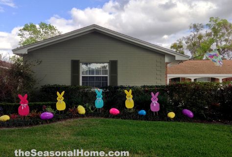 Easter Yard Decor, Easter Bunny Ideas, Easter Home Decorations, Easter Yard Decorations, Cucumber Trellis Diy, Trellis Diy, Easter Decoration Ideas, Easter Outdoor, Garden Patch