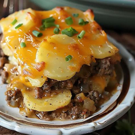 Baked Casseroles, Cheese Potato Casserole, Hamburger Potato Casserole, Hamburger And Potatoes, Retro Dishes, Potato Cheese, Ground Beef And Potatoes, Hamburger Casserole, Potatoe Casserole Recipes