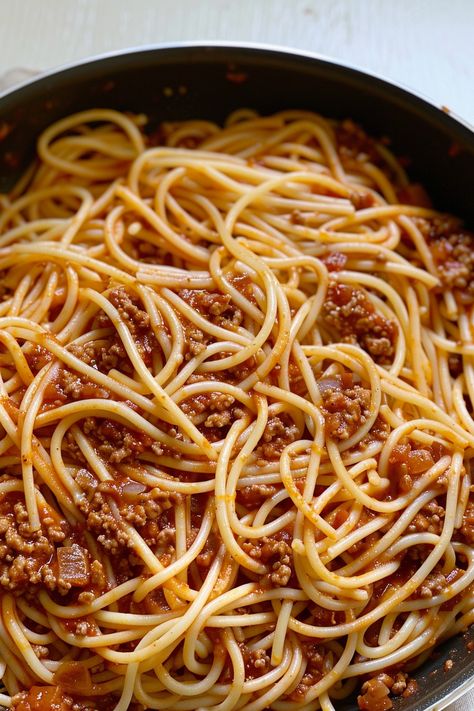 Ground Beef Recipes Pasta, Speggetti Recipes, Meat Spaghetti, Spaghetti Dishes, Spaghetti And Meat Sauce, Homemade Spaghetti Sauce Recipe, Spaghetti With Ground Beef, Baked Spaghetti Recipe, Southwest Chicken Salad