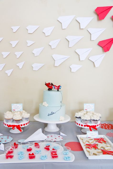 Time Flies Birthday, Theme Bapteme, Planes Birthday Party, Planes Birthday, Airplane Baby Shower, Planes Party, Airplane Birthday Party, Airplane Party, Birthday Idea