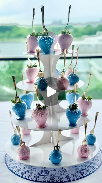 @sweetluxurytreats on Instagram: "✨🍓🎂🍭💙💖 Dessert table setup for the cutest Bridgerton themed birthday brunch.. cake pops and strawberries are the perfect small bites for any occasion (and my personal favorites)🫶🏾
 I always appreciate when you all send me inspiration of things you may want and me executing beyond what you imagine. 

Please don’t hesitate to send me custom dessert setups that you may not see on here and I’d be happy to let you know if I can accommodate.

－𝒳ℴ 𝒮𝓉𝒶𝓎 𝒮𝓌ℯℯ𝓉
.
.
.
.
#bridgertondesserts #bridgerton #cakepops #chocolatecoveredstrawberries #pinkandbluedesserts #goldsplashcakes #smallgoldfork #smallbites #dessertable #birthdaydesserts #dmv #dmvbaker #treatmaker #treatmakers" Tea Party Cake Pops, Gold Fork, Brunch Cake, Alice In Wonderland Tea Party Birthday, Custom Desserts, Birthday Desserts, Alice In Wonderland Tea Party, Birthday Brunch, Tea Party Birthday