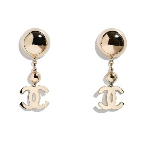 Chanel 21s Gold Metal Balls Link Chain Cc Logo Large Dangle Drop Stud Earrings ********** Chanel ********** Brand: Chanel Size: (2 Inches Long) (0.75 Inch Wide Cc Long) Name: Ball Link Color: Gold Style: Dangle Drop Earrings Season: 21s Style#: Ab6113 B05545 Nc154 Material: Metal Screw Back, Pierced Cc Big Ball Circle Studs Ball Link Strand Chain Dangle Drop With Large Cc Logo Gold Metal Cc Material Sold Out Worldwide, Extremely Rare Brand New In Box, With Tags And Dust Bag, Full Set 100% Authen Chanel Stud Earrings, Chanel Cuff, Earrings Chanel, Chanel Jewelry Earrings, Silver Crystal Earrings, Black And White Earrings, Chanel Brand, Gold Chanel, Clover Earrings