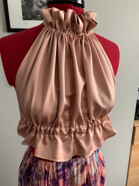 Crop Tops Satin, Elegant Ruffled Crop Top, Satin Ruffle Tops, Cute Ruffled Crop Top, Chic Satin Ruffled Tops, Ruching Top, Satin Tops, Crop Top Design, Crop Top Styles