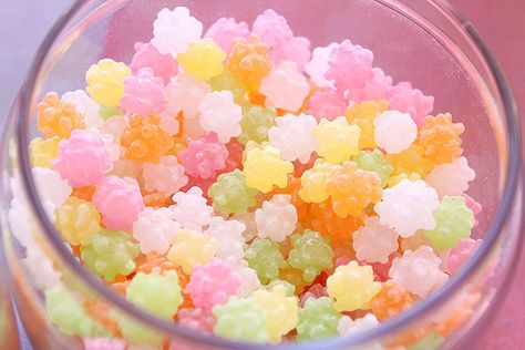 Multicolored konpeito Japanese Candy, Cute Snacks, Star Candy, Sugar Candy, Japanese Snacks, Japanese Sweets, Kawaii Food, I Want To Eat, Cute Desserts