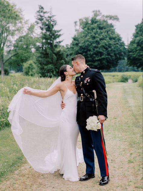 Marine Corps dress blues Usmc Wedding Ideas, Marine Dress Blues Uniform, Military Wedding Marine, Dress Blues Marines, Coast Guard Wedding, Marine Corps Dress Blues, Marines Dress Blues, Usmc Wedding, Marine Corps Wedding