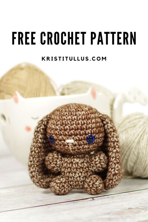 Free crochet pattern for these cute little amigurumi bunnies is now available on my blog! I love making them as keychains, little gifts or decorations for Easter. Micro Miniatures, Crochet Project Free, Crochet Plushies, Micro Crochet, Easy Crochet Animals, Crochet Bunny Pattern, Quick Crochet Patterns, Easter Crochet Patterns, Crochet Keychain Pattern