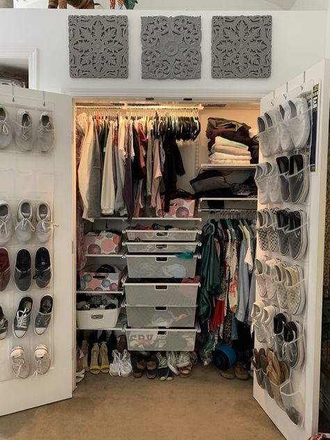 Simply Done: A Teenage Dream Closet - simply organized Cute Closet Aesthetic, Teen Closet Ideas, Clothing Closet Organization Ideas, Teen Girl Closet, Full Closet Aesthetic, Cute Closets, Aesthetic Closet Ideas, Closet Inspo Aesthetic, Dream Closet Aesthetic