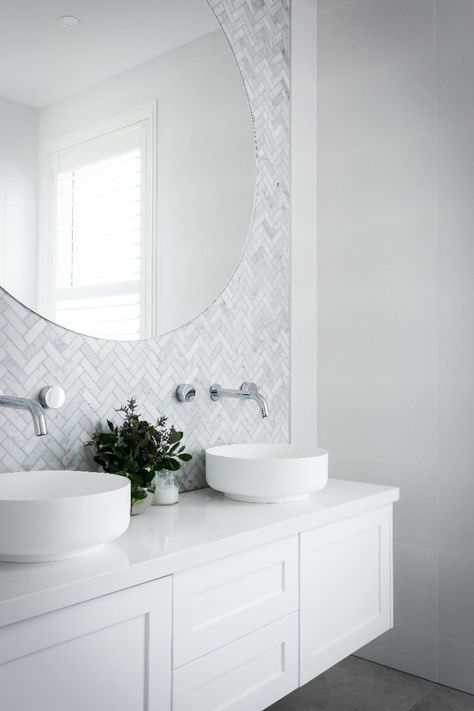 9 Bathroom Renovation Ideas Hampton Style Bathrooms, Hamptons Bathroom, تصميم دورة مياه, Bathroom Mirror Design, Bathroom Model, Bathroom Backsplash, Upstairs Bathrooms, Bathroom Renos, Laundry In Bathroom