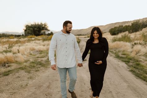 Couples maternity photoshoot Maternity Shots With Husband, Maternity Pictures Winter, Couples Maternity Photoshoot, Pregnancy Poses, Maternity Shots, Fall Maternity Photos, Pregnancy Pics, Maternity Photography Poses Pregnancy Pics, Maternity Photoshoot Poses