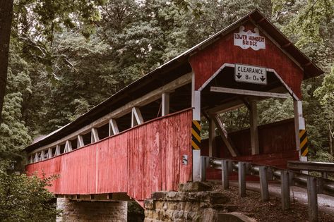 Thanks to Kirk Thornton for making this photo available freely on @unsplash 🎁 Road Trip Snacks, Pennsylvania Travel, Adventure Photographer, Covered Bridges, Pennsylvania, Small Towns, Travel Fun, Where To Go, Travel Usa