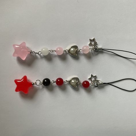 Matching Phone Keychains, Diy Matching Keychains, Matching Keychains Couples, Matching Phone Charms, Cute Phone Charms, Keychain Ideas, Bead Keychain, Bracelet Inspo, Beads Ideas