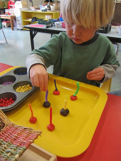 Threading Beads, Motor Coordination, Witches Fingers, Montessori Practical Life, Number Sets, Preschool Fine Motor, Motor Development, Montessori Ideas, Teaching Colors