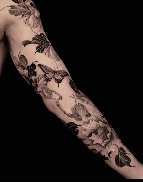 Full Body Botanical Tattoo, Flower Tattoo Full Sleeve, Women Flower Sleeve Tattoo, Tattoo Flowers Arm, Realism Sleeve Tattoo, Gothic Floral Tattoo, Woman Sleeve Tattoo, Artist Tattoo Ideas, Flower Sleeve Tattoo