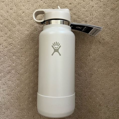 Hydroflask 32 Oz With Straw Lid and Boot in Sandalwood Hydro Flask Lunch, Hydroflask Water Bottle, White Hydroflask Aesthetic, Cream Hydroflask, Beige Hydroflask, Aesthetic Hydroflask, Hydroflask Brown, Neutral Hydroflask, Oat Hydro Flask