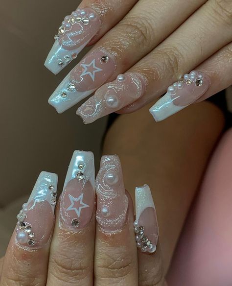 Bows Nails, Genshin Anime, Nails Star, Star Y2k, Grunge Nails, Pretty Gel Nails, Really Cute Nails, Nail Ring, Gem Nails