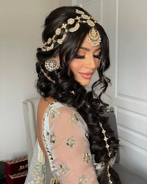 Brown Black Hair Color, Asian Bridal Hair, Pakistani Bridal Hairstyles, Mehndi Hairstyles, The Best Hair Products, Shot Hair, Best Hair Products, Black Brown Hair, Ring The Bell