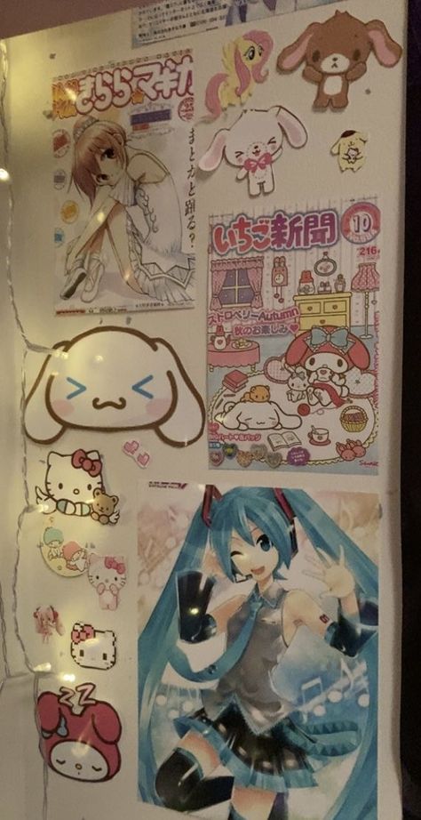 Kawaii Wall Decor, Anime Bedroom Ideas, Otaku Room, Dekorasi Kamar Tidur, Anime Posters, Anime Room, Cute Bedroom Decor, Cute Room Ideas, Pretty Room