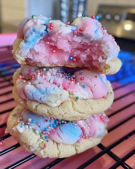 Cotton Candy Cookies Recipe Birthday Crumbl Cookie, Cotton Candy Crumbl Cookie, Crumbl Cookie Copycat Fruity Pebbles, Baked Birthday Gifts, Different Baking Recipes, Cookies That Look Like Food, Easy Gourmet Cookies, Creative Cookies Recipes, Cool Cookie Ideas