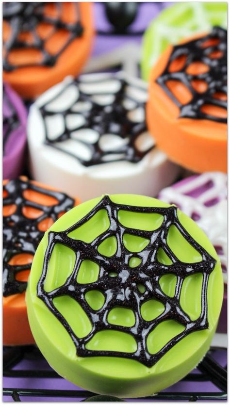 Halloween Cookies Ideas, Halloween Party Foods, Spider Web Cookies, Fun Halloween Party Food, Spooky Halloween Desserts, Halloween Oreos, Halloween Cookies Decorated, Cookies Ideas, Oreo Recipes