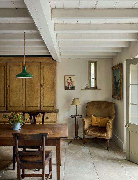 Cottage Flooring, 17th Century House, Welsh Cottage, British Cottage, Cotswold Cottage, Kitchen Nightmares, Cotswolds Cottage, Rustic Country Home, Cottage Interior