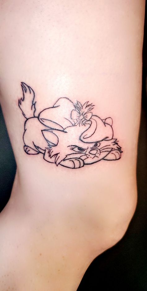 Duchess And Marie Tattoo, Marie From Aristocats Tattoo, Disney Cat Tattoo, Marie Tattoo Aristocats, The Aristocats Tattoo, Marie Aristocats Tattoo, Marie Tattoo, Aristocats Tattoo, Tattoo Gato