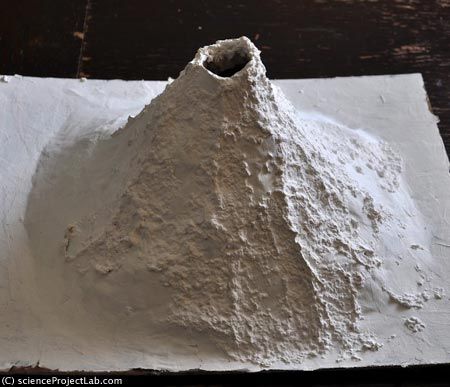 Volcano Science Fair Project, Diy Volcano Projects, Paper Mache Volcano, Volcano Science Projects, Volcano Project, Volcano Model, Mud Volcano, Volcano Art, Volcano Projects