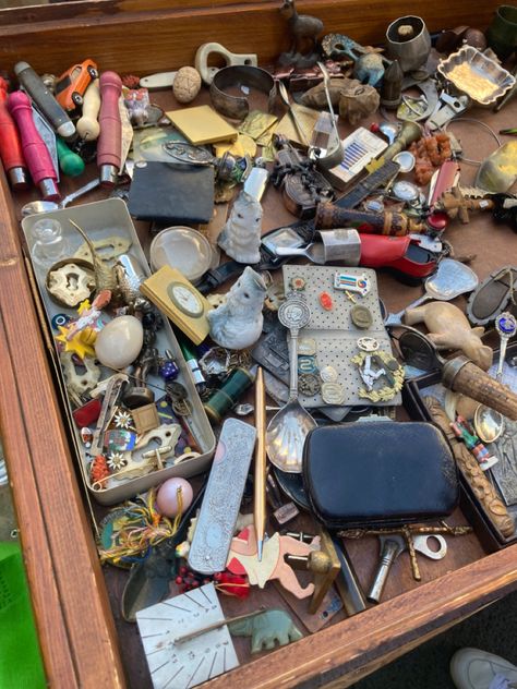 Junk Drawer Aesthetic, Hoarding Aesthetic, Weird Collections, Craftcore Aesthetic, Trinket Box Aesthetic, Borrowers Aesthetic, Crow Trinkets, Trinket Aesthetic, Trinkets Aesthetic