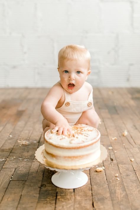 Simple, Neutral Cake Smash | Light & Airy Photography | Baby Boy First Birthday Photos Neutral Cake Smash, Simple Cake Smash, Neutral Cake, Sweet First Birthday, Mack Attack, Cake Smash Inspiration, Baby Birthday Photoshoot, Bday Shoot, Cake Smash Props