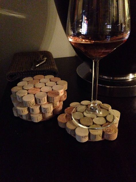 Things To Do With Wine Corks, Cork Coasters Diy, Cork Decorations, Cork Bowl, Wine Cork Diy Projects, Wine Cork Coasters, Cork Diy Projects, Diy Cork, Wine Cork Diy Crafts