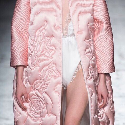 A Beautiful Weekend and A Few Images of Inspiration by Cool Chic Style Fashion Uni Fashion, Francesco Scognamiglio, Haute Couture Style, Mode Rose, Couture Mode, Pink Coat, Clothing Details, Textiles Fashion, Mode Inspo